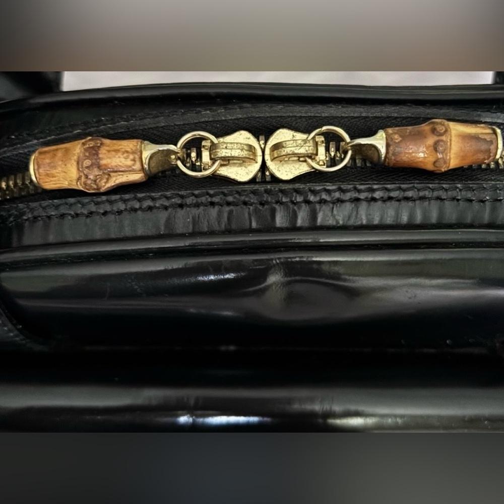 Gucci Vintage Black Patent Leather Shoulder Bag with Bamboo Accents - Picture 4 of 12